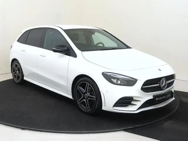 Mercedes-Benz B-klasse 180 Business Solution AMG Parkeercamera / Nightpakket / Sfeerverlichting / St...