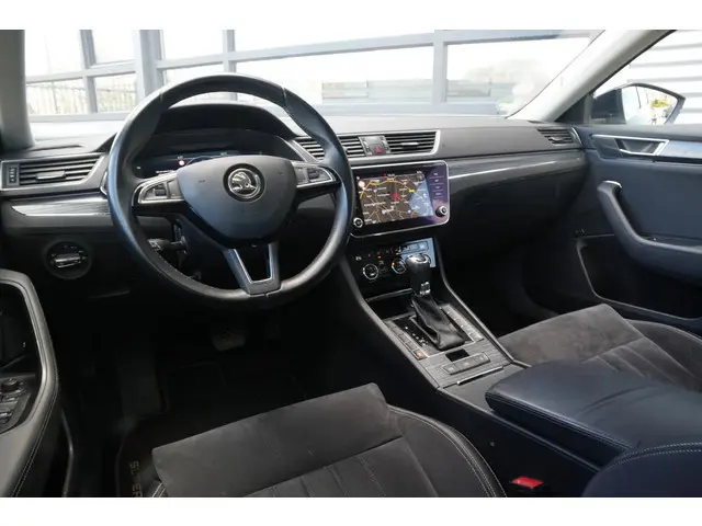 Skoda Superb 1.5 TSI ACT Business Edition Adaptieve Cruise Virtual Dash Leer Alcantara