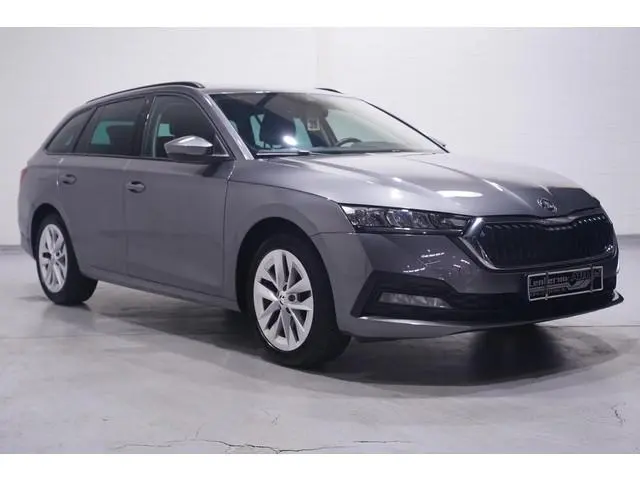 Skoda Octavia Combi 1.5 e-TSI Business Edition Apple Carplay ACC Voorstoelen Verwarmd Privacy Glass...