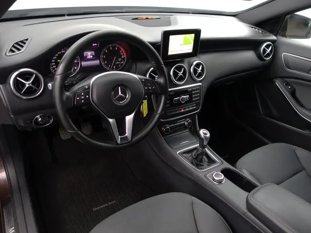 Mercedes-Benz A-klasse 180 Prestige- Xenon Led, Sport Interieur, Navi, Park Assist, Clima, Cruise