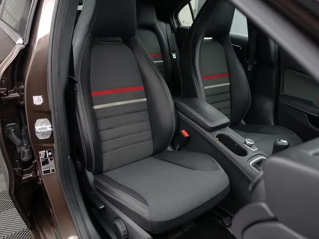 Mercedes-Benz A-klasse 180 Prestige- Xenon Led, Sport Interieur, Navi, Park Assist, Clima, Cruise