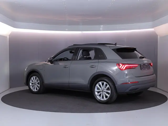 Audi Q3 45 TFSI e S edition 245 PK | Panorama dak | Parkeersensoren voor en achter | Stoelverwarming