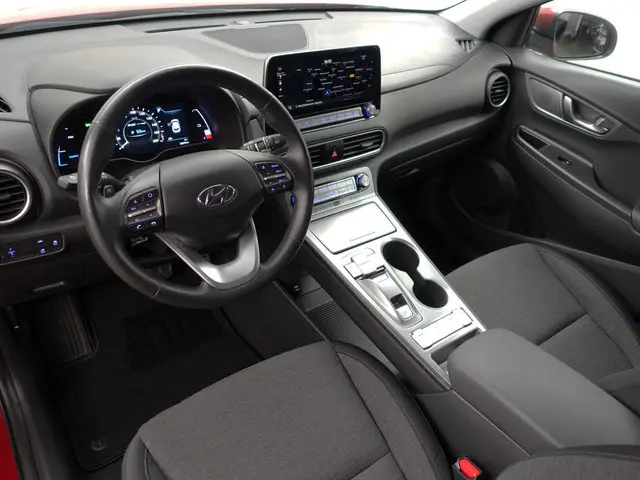 Hyundai Kona EV Comfort 39 kWh Aut- Stuur/Stoelverwarming, CarPlay, Led, Lane assist, Dynamic Select...
