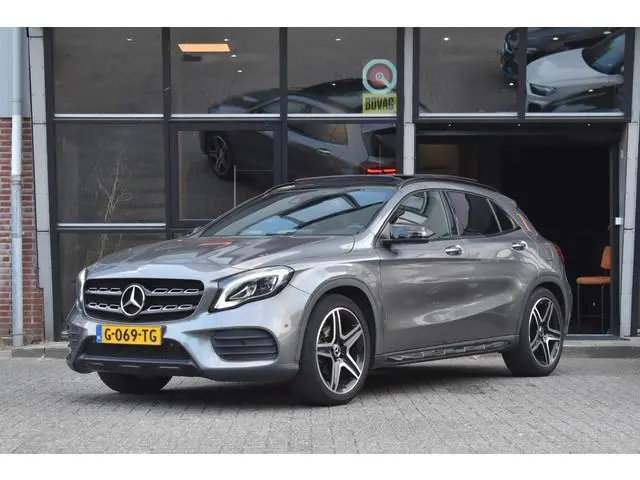 Mercedes-Benz GLA-klasse 180 AMG Line Pano Keyless Camera LED