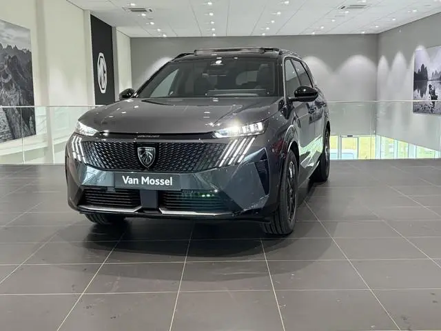 Peugeot e-5008