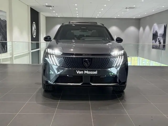 Peugeot e-5008