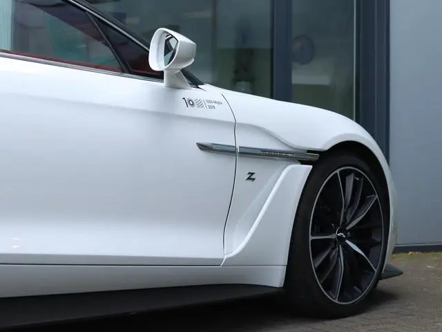 Aston Martin V12 Vanquish