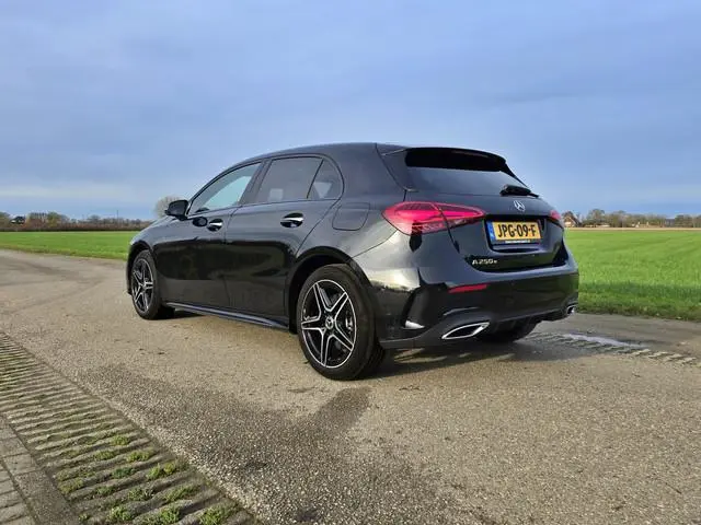 Mercedes-Benz A-klasse 250 e Star Edition AMG Line - 165 Pk - Euro 6 - Navi - Sfeerverlichting