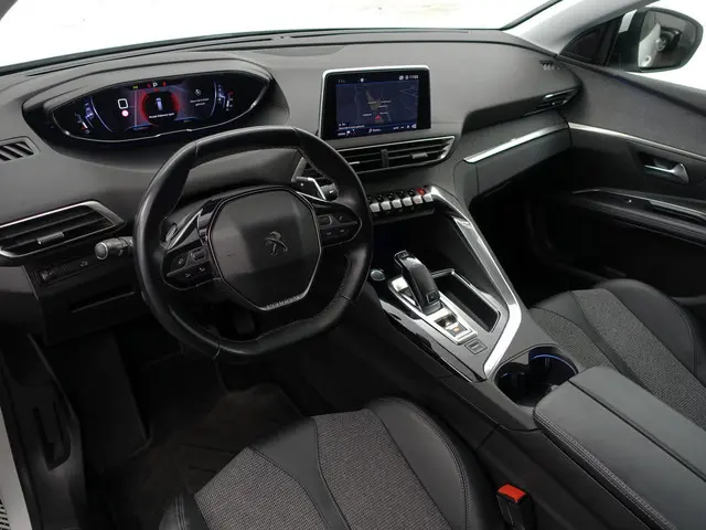 Peugeot 5008 1.2 PureTech GT Line Aut- 7 Pers, CarPlay, Sfeerverlichting, Xenon Led, Ada Cruise, Key...