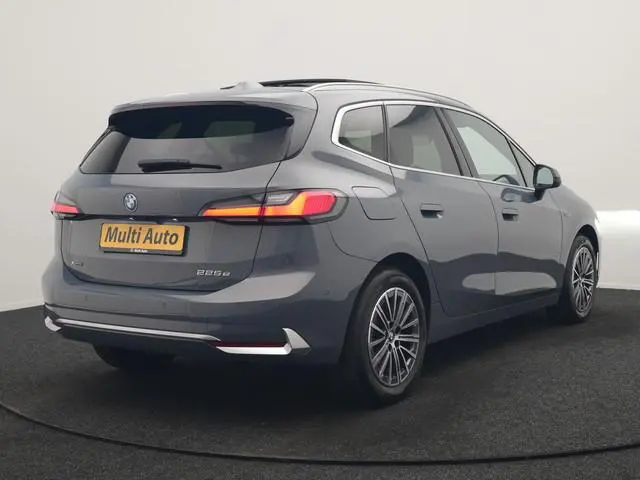 BMW 2-serie Active Tourer 225e xDrive Luxury Line PHEV 245pk Dealer O.H | Trekhaak | Panodak | Adapt...