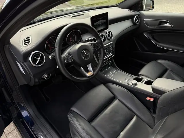 Mercedes-Benz GLA-klasse 250 Premium Plus / Automaat / Camera / Trekhaak (1.500KG) /