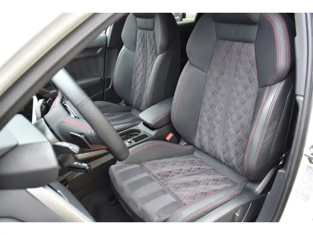 Audi A3 Sportback 45 TFSI e S-Line 245 Pk RS-Stoel Rood Stiksel B&O Camera Massage ACC 18 Inch RS3