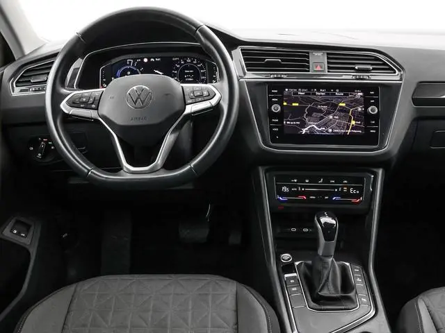 Volkswagen Tiguan 1.4 TSI eHybrid 245pk DSG Life Business · Camera · Inklap. Trekhaak · Dodehoeksens...