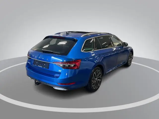 Skoda Superb Combi 1.4 TSI iV 218pk DSG Laurin & Klement  · Panoramadak · 360 Camera · Inklap. Trekh...