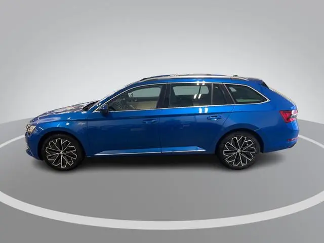 Skoda Superb Combi 1.4 TSI iV 218pk DSG Laurin & Klement  · Panoramadak · 360 Camera · Inklap. Trekh...