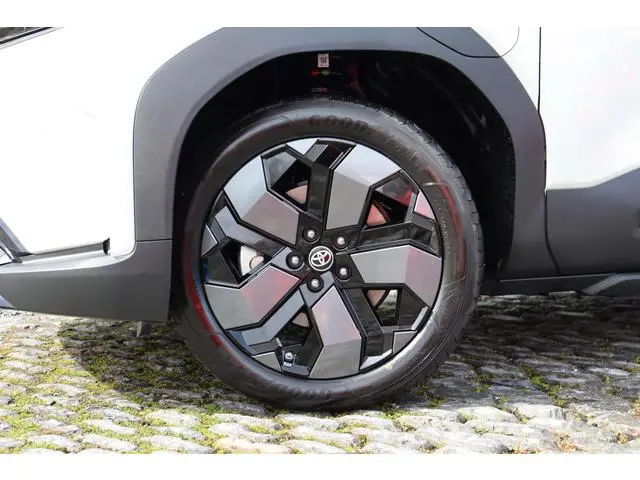 Toyota Urban Cruiser Executive 61 kWh, JBL, 360 Camera, € 3.000 Inruil Voordeel ! Adaptieve cruise c...