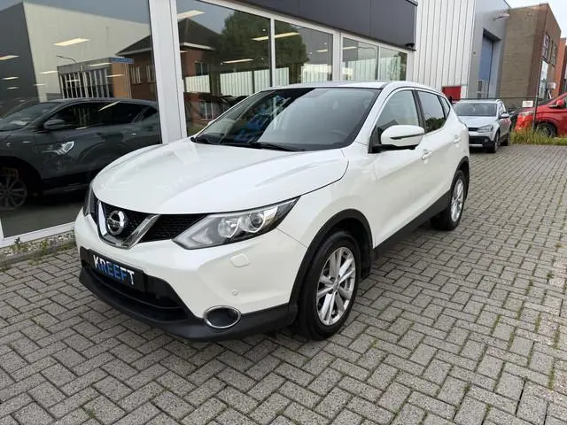 Nissan Qashqai 1.2 N-Connecta Parelmoer
