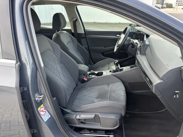 Volkswagen Golf VIII 1.5 ACT Massage Carplay C Style