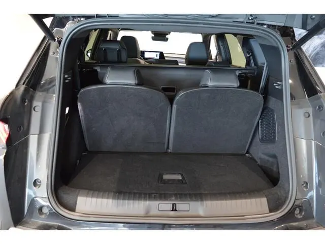 Peugeot e-5008