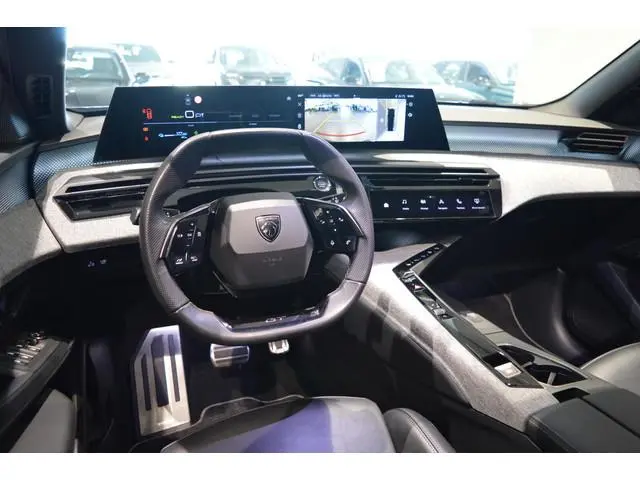 Peugeot e-5008