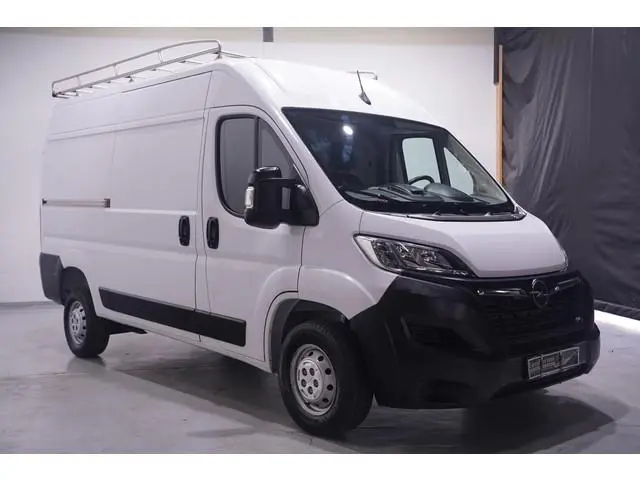 Opel Movano 2.2D 140 pk L2H2 Imperiaal met Trap, Trekhaak Navi, Camera, Apple Carplay, Airco ECC, 3-...