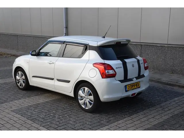 Suzuki Swift 1.0 Select | navigatie | achteruitrijcamera | carplay |