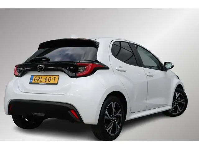 Toyota Yaris 1.5 Hybrid 115 First Edition, Apple Carplay, Privacy Glass, Android auto, Parelmoer Wit...