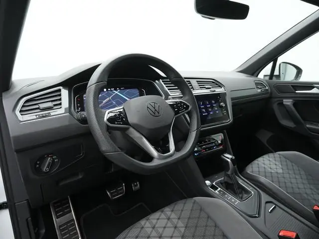 Volkswagen Tiguan 1.5 TSI 150 pk DSG R-Line Business+ | Trekhaak | Achteruitrijcamera | Adaptive Cru...