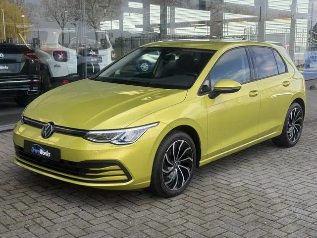 Volkswagen Golf 8 | Automaat | 1.0 eTSI | Carplay | Adaptive CC | Key-less | Dodehoek-assistent - No...