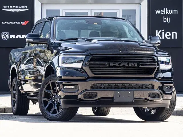 Dodge Ram 1500 5.7 V8 4x4 Crew Cab Sport Night Edition | Pano-Dak | Groot Navi | Elektrisch Sidebars