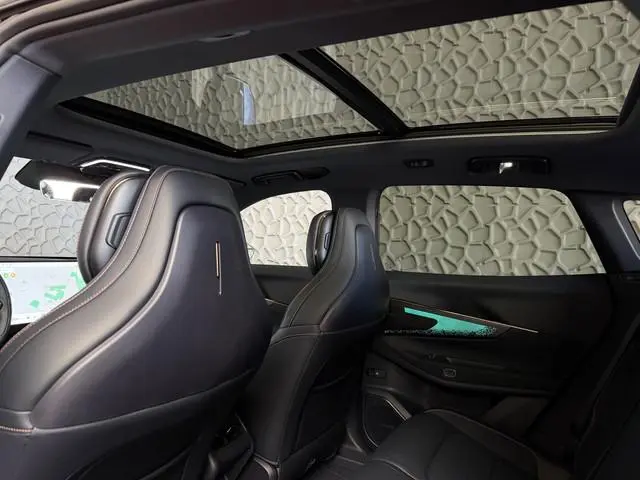 Lynk & Co 08