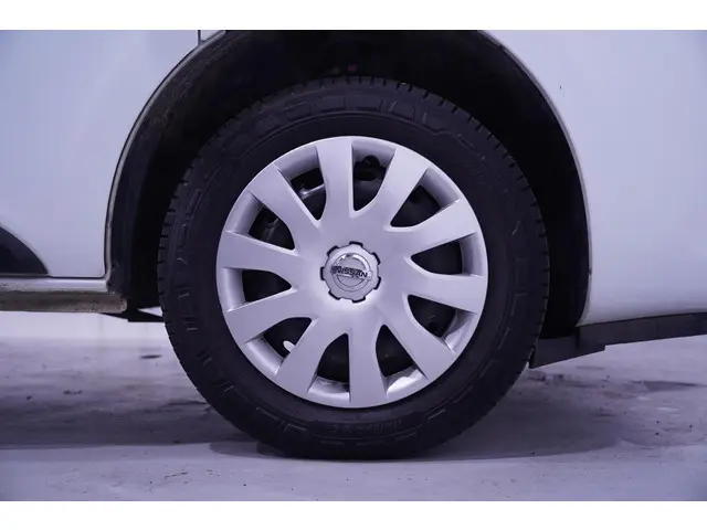 Nissan NV300