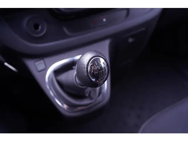 Nissan NV300