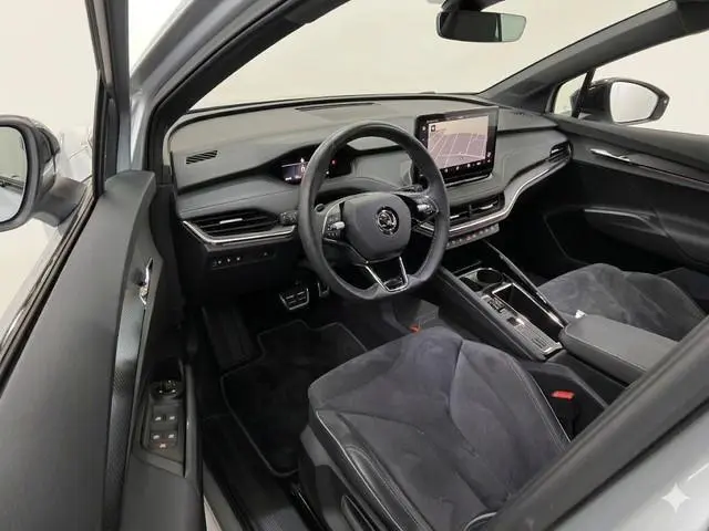 Skoda Enyaq iV 60 Sportline 180pk | SOH 94,05% | Navigatie | Parkeercamera | Stoelverwarming | Adapt...