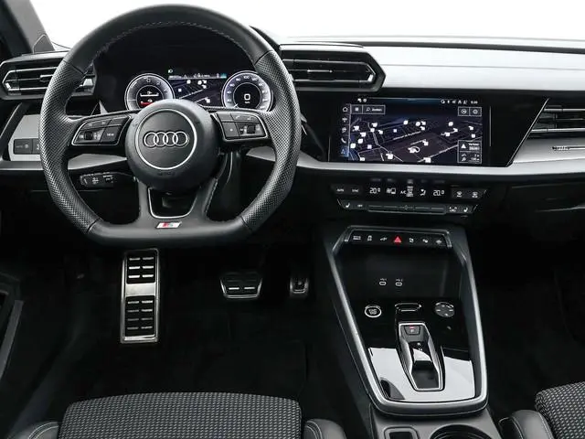 Audi A3 Sportback 40 TFSIe 204pk S Edition ·  SOH 100% · Camera · Apple/Android Car Play · Zwart Opt...