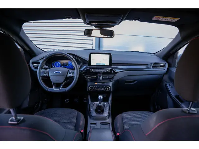 Ford Kuga 1.5 EcoBoost ST line Camera's Airco Stoelverw. Stuurwielbed. Navi