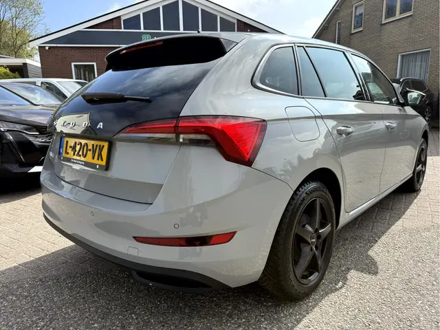 ŠKODA Scala 1.0 TSI Ambition Steel Grey, Virt.Cockpit, Trekhaak, App Connect