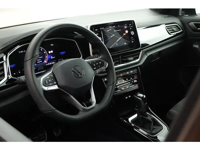 Volkswagen T-Roc 1.5 TSI 150pk DSG R-Line Edition Trekhaak Camera Navigatie Stoelverwarming LED Mass...