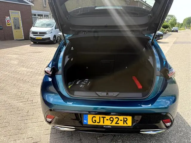 Peugeot e-308