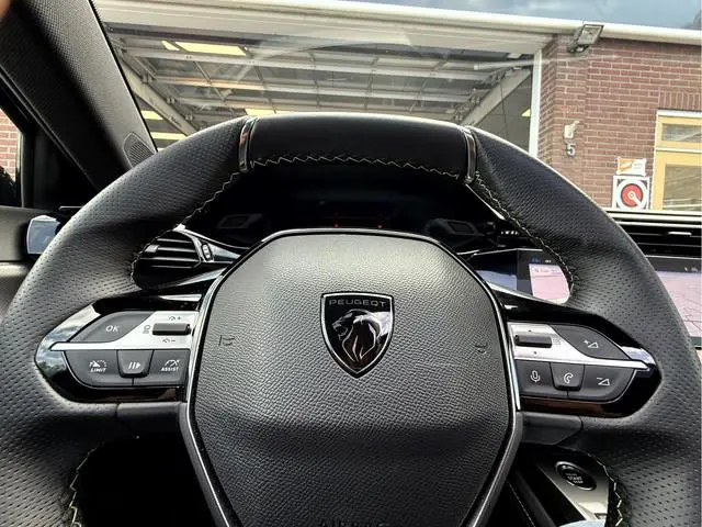 Peugeot e-308