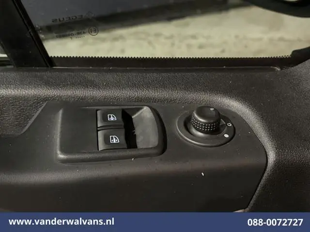 Nissan NV300