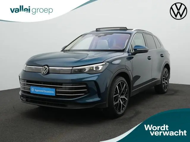 Volkswagen Tiguan 1.5 eHybrid 204 pk Elegance | Panoramadak | Trekhaak | 360 Camera | IQ Light | Ada...