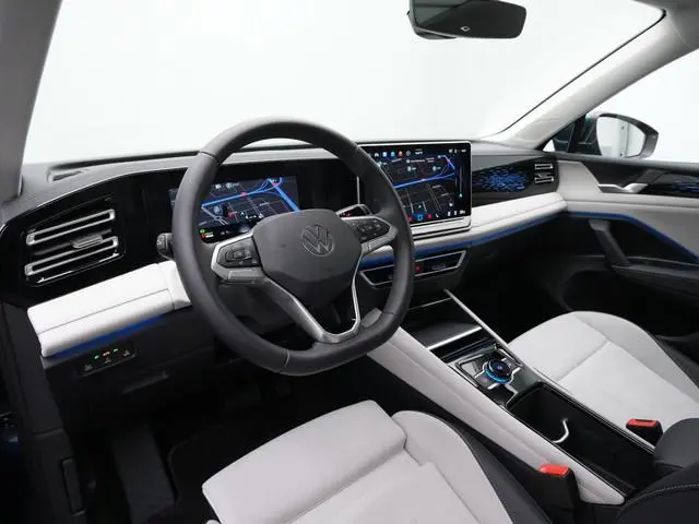 Volkswagen Tiguan 1.5 eHybrid 204 pk Elegance | Panoramadak | Trekhaak | 360 Camera | IQ Light | Ada...