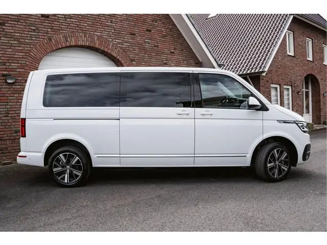 Volkswagen Caravelle T6.1 2.0 TDI 204 PK DSG L2H1 A-KLEP DUB/CAB ACC | LED | Leder | Side Assist | P...