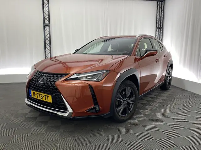 Lexus UX 250h Business Line Automaat | CarPlay | Trekhaak | Camera | Navi | Stuur/Stoel Verw. |