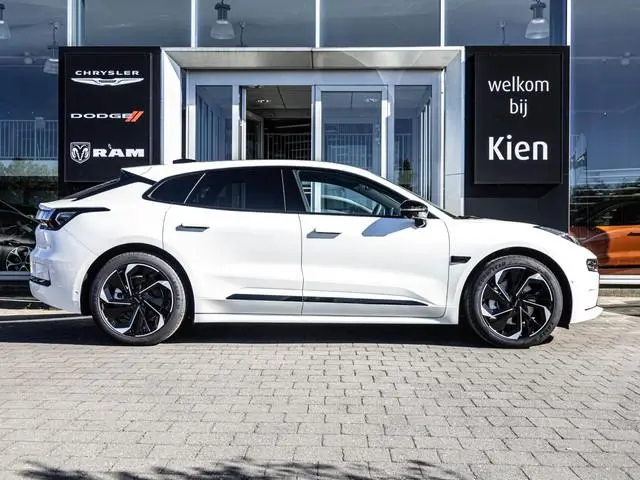 Zeekr 001