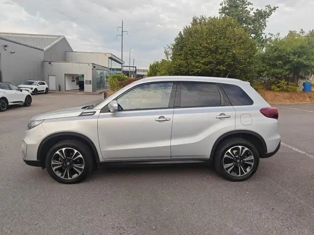Suzuki Vitara 1.5 HYBRID STYLE AUTOMAAT Keyless | Dodehoeksensoren | Navi | Adaptive Cruise