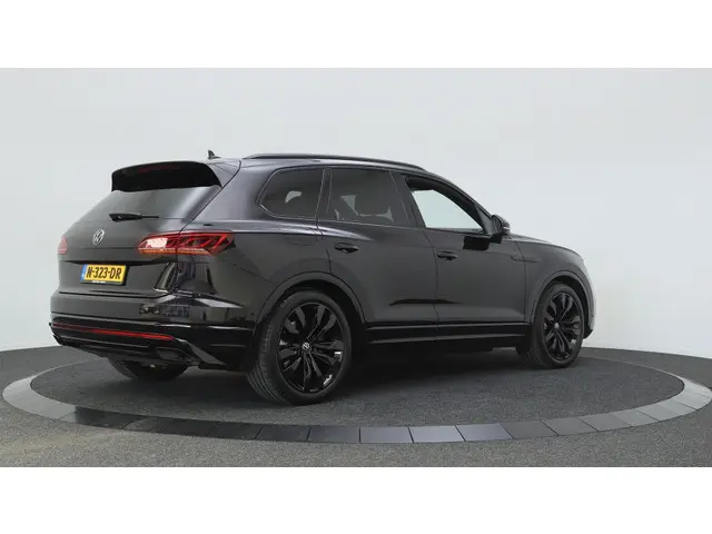 Volkswagen Touareg PHEV 3.0 TSi 4MOTION R | Panoramadak | Luchtvering | Trekhaak |
