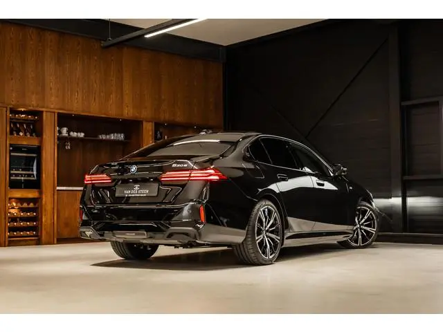 BMW 5-serie Touring 530e M Sport Edition Panoramadak | H&K | Stoelventilatie