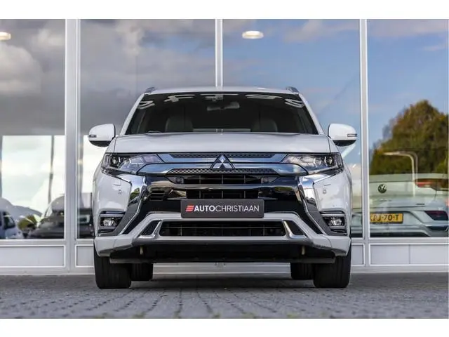 Mitsubishi Outlander 2.4 PHEV Instyle | Pano | 360° Camera | Leder